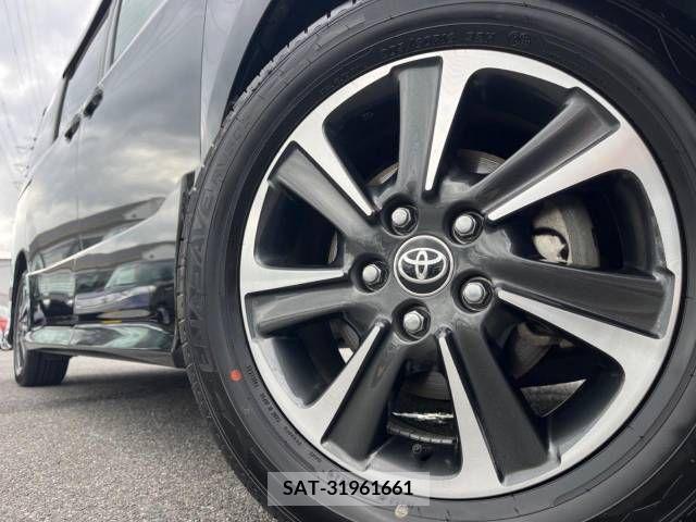 Toyota VOXY 2019-06 370345-14