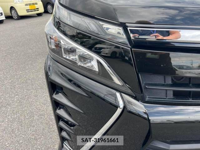 Toyota VOXY 2019-06 370345-13