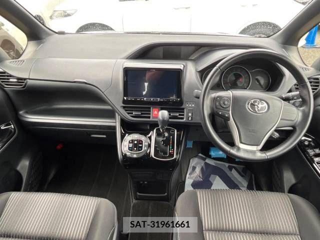 Toyota VOXY 2019-06 370345-1