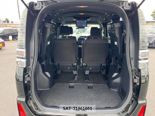 Toyota VOXY 2019-06 370345-11
