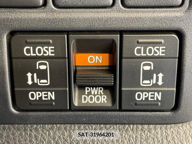 Toyota VOXY 2018-07 347668-6