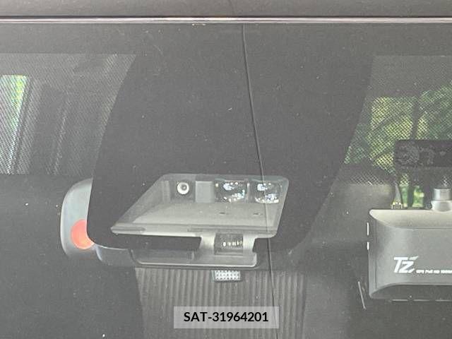 Toyota VOXY 2018-07 347668-2