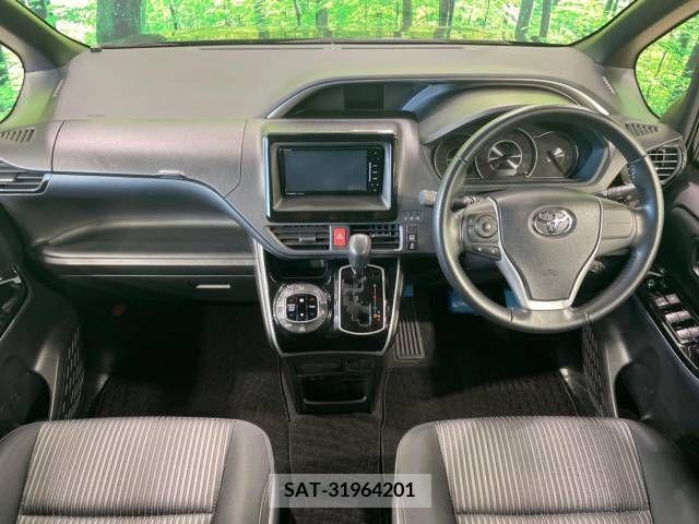 Toyota VOXY 2018-07 347668-1