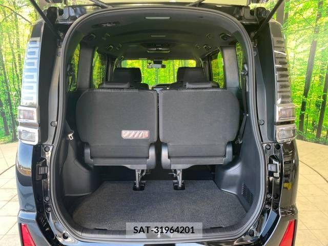 Toyota VOXY 2018-07 347668-11