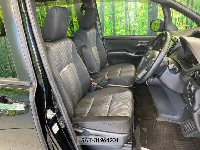 Toyota VOXY 2018-07 347668-8
