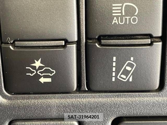 Toyota VOXY 2018-07 347668-7