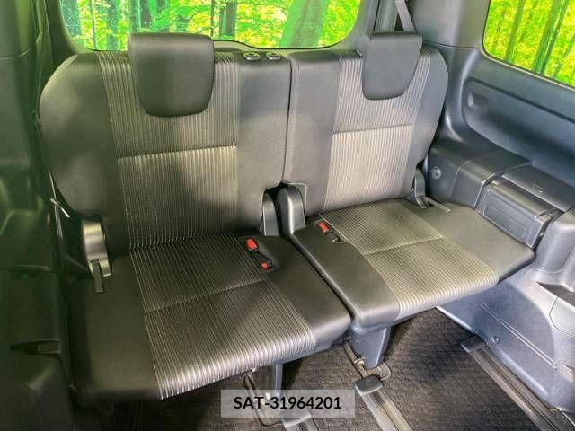 Toyota VOXY 2018-07 347668-10
