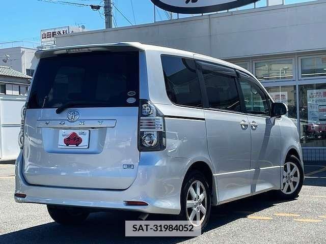 Toyota VOXY 2008-02 370282-2