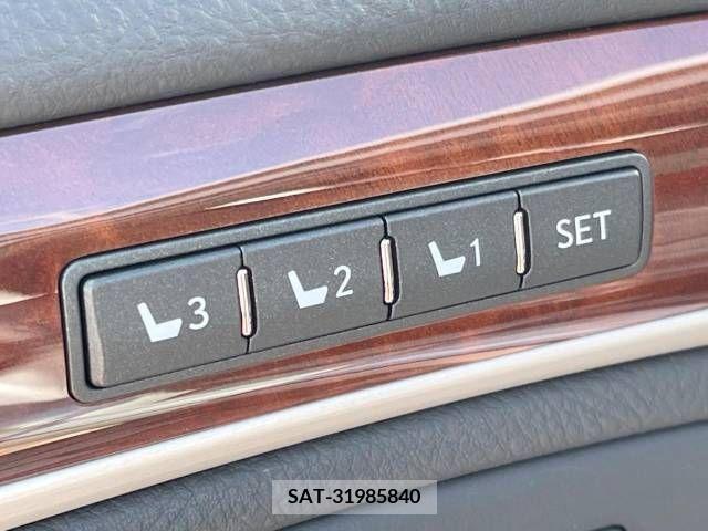 Lexus LS 2015-01 235945-7