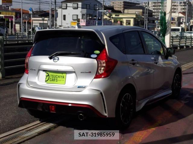 Nissan NOTE 2015-10 302388-1