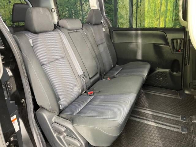 Toyota VOXY 2016-02 194876-9