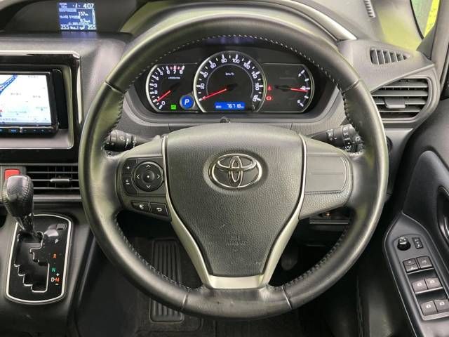 Toyota VOXY 2016-02 194876-12