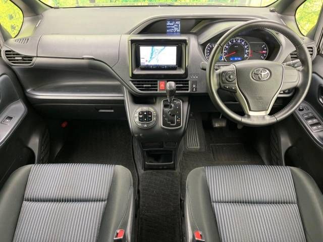Toyota VOXY 2016-02 194876-1