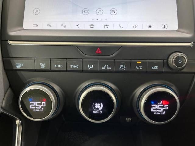 Jaguar E-PACE 2019-01 28278-6