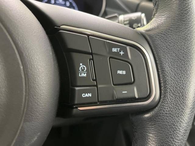 Jaguar E-PACE 2019-01 28278-9