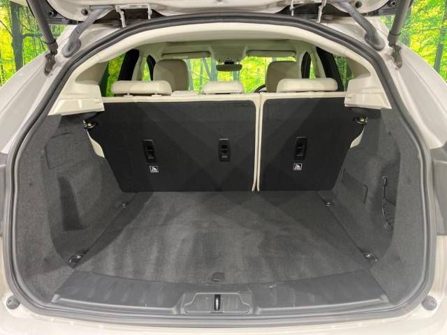 Jaguar E-PACE 2019-01 28278-15