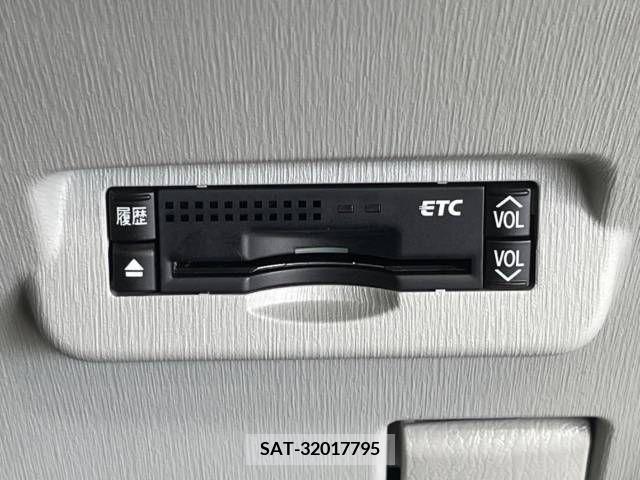 Toyota PRIUS ALPHA 2011-11 322230-7