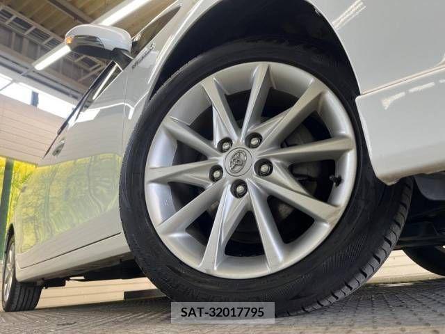Toyota PRIUS ALPHA 2011-11 322230-13