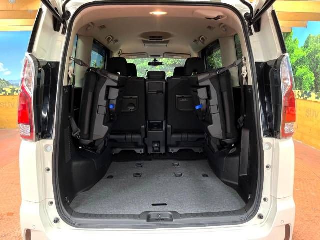 Nissan SERENA 2017-04 187849-12