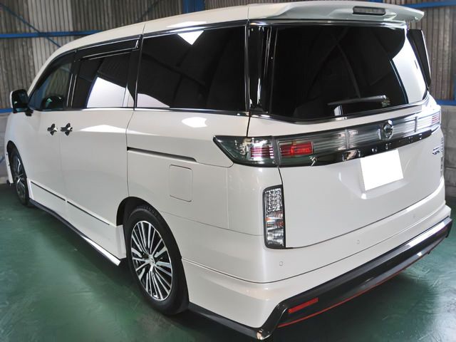 Nissan ELGRAND 2017-06 3230-1