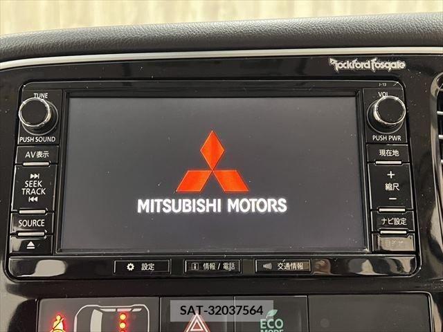 Mitsubishi OUTLANDER PHEV 2015-08 303536-2