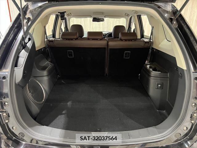 Mitsubishi OUTLANDER PHEV 2015-08 303536-10