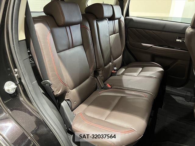 Mitsubishi OUTLANDER PHEV 2015-08 303536-9