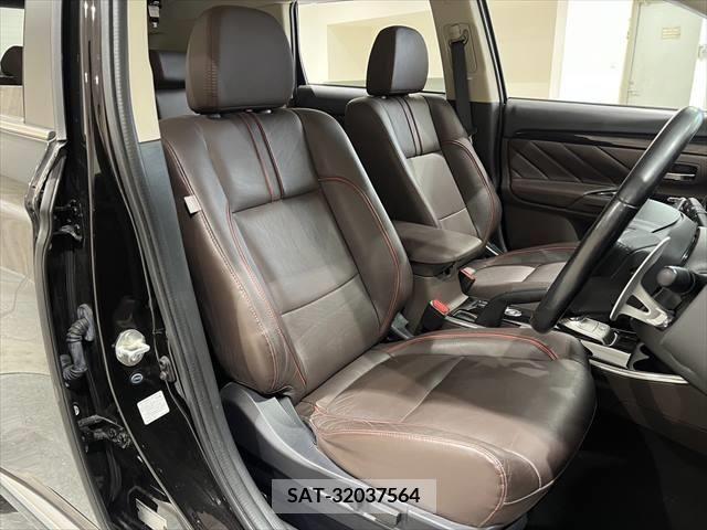 Mitsubishi OUTLANDER PHEV 2015-08 303536-8