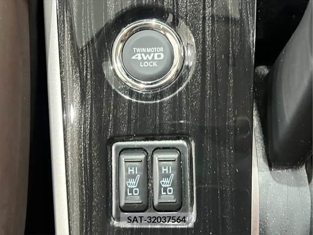 Mitsubishi OUTLANDER PHEV 2015-08 303536-5
