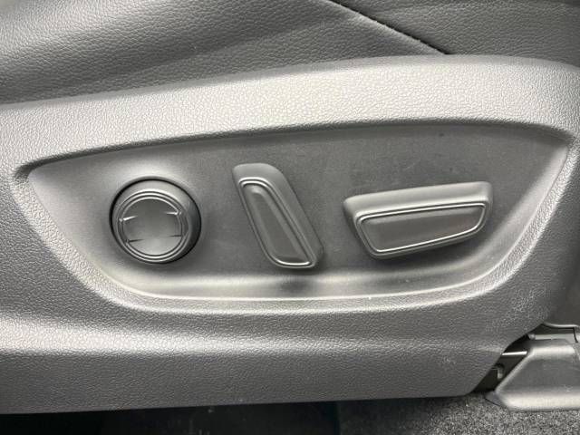 Toyota COROLLA CROSS 2022-05 17512-4