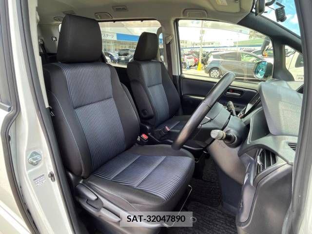 Toyota VOXY 2014-04 370354-8