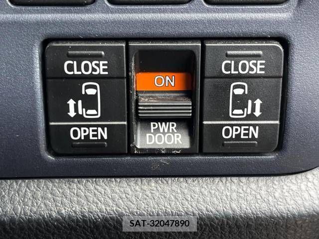 Toyota VOXY 2014-04 370354-6
