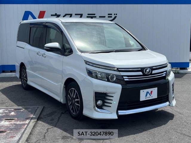Toyota VOXY 2014-04 370354-17