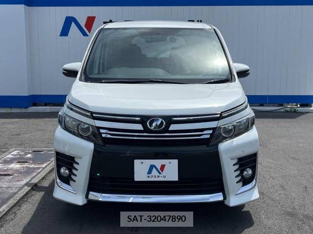 Toyota VOXY 2014-04 370354-15