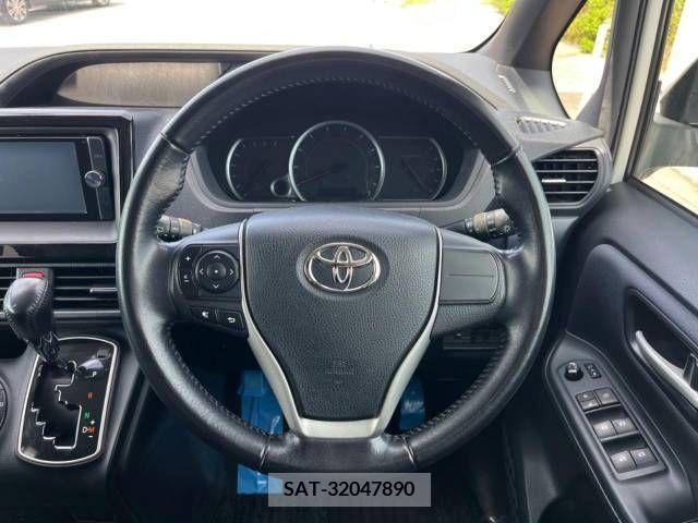 Toyota VOXY 2014-04 370354-12