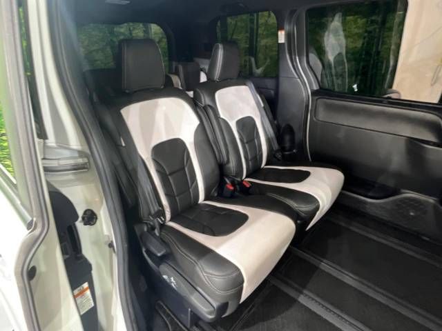 Toyota VOXY 2019-09 184928-10