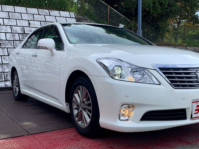 Toyota CROWN SEDAN 2011-02 17005-26