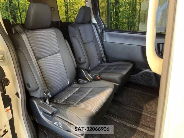 Toyota VOXY 2014-08 321407-9