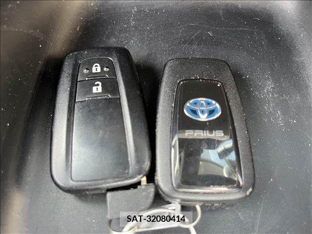 Toyota PRIUS 2016-08 281823-9