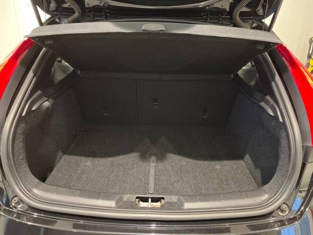 Volvo V40 2015-11 7143-18