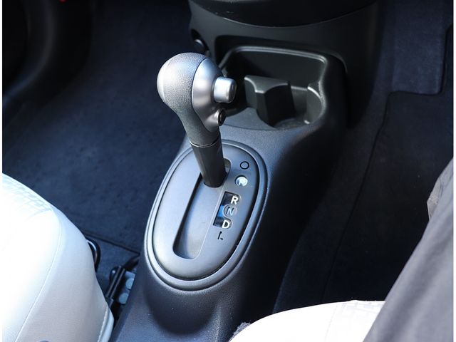 Nissan MARCH 2011-09 21877-6