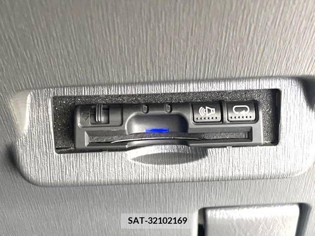 Toyota PRIUS ALPHA 2013-07 282466-6