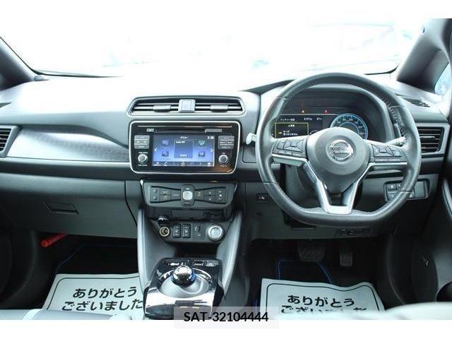 Nissan LEAF 2018-01 367073-15