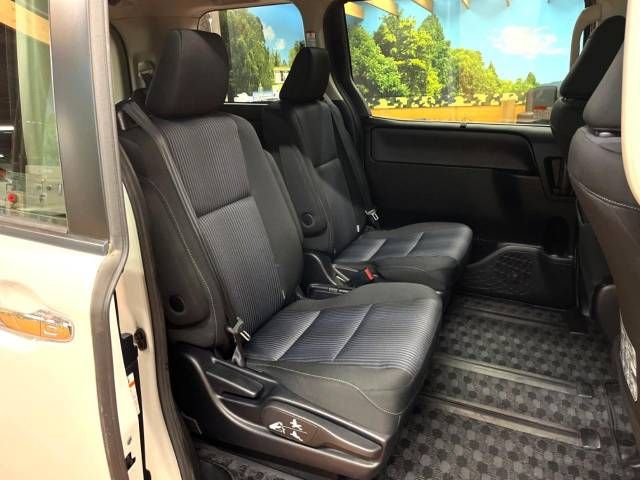 Toyota VOXY 2015-10 193044-8