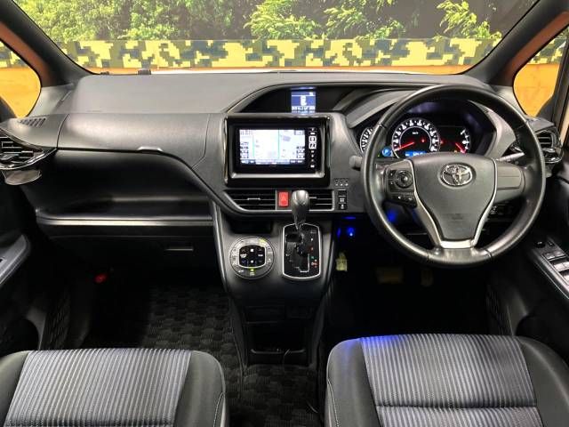 Toyota VOXY 2015-10 193044-1