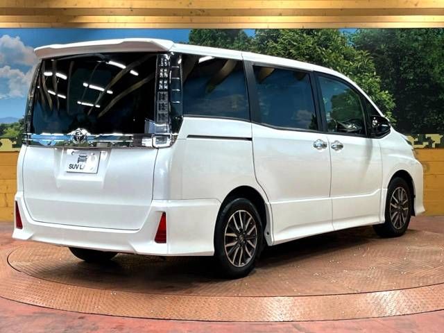 Toyota VOXY 2015-10 193044-17