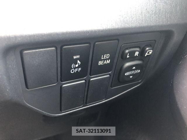 Toyota PRIUS 2012-12 282168-8