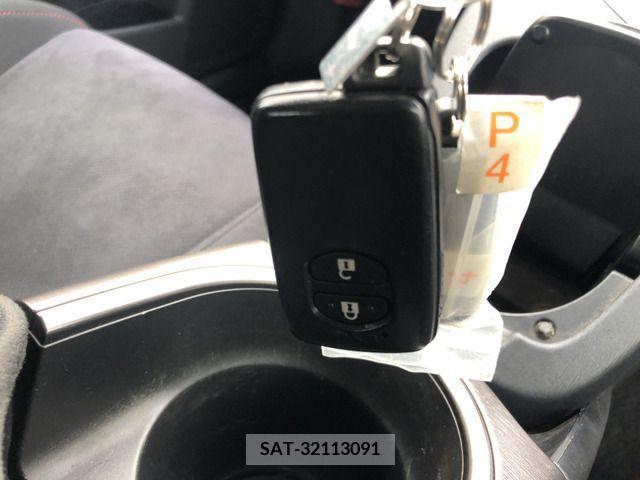 Toyota PRIUS 2012-12 282168-9
