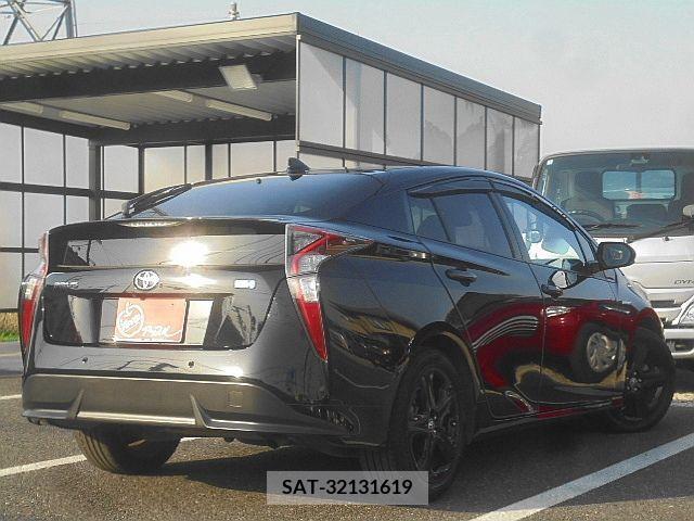 Toyota PRIUS 2016-08 238939-10