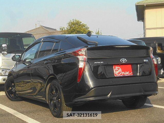 Toyota PRIUS 2016-08 238939-11